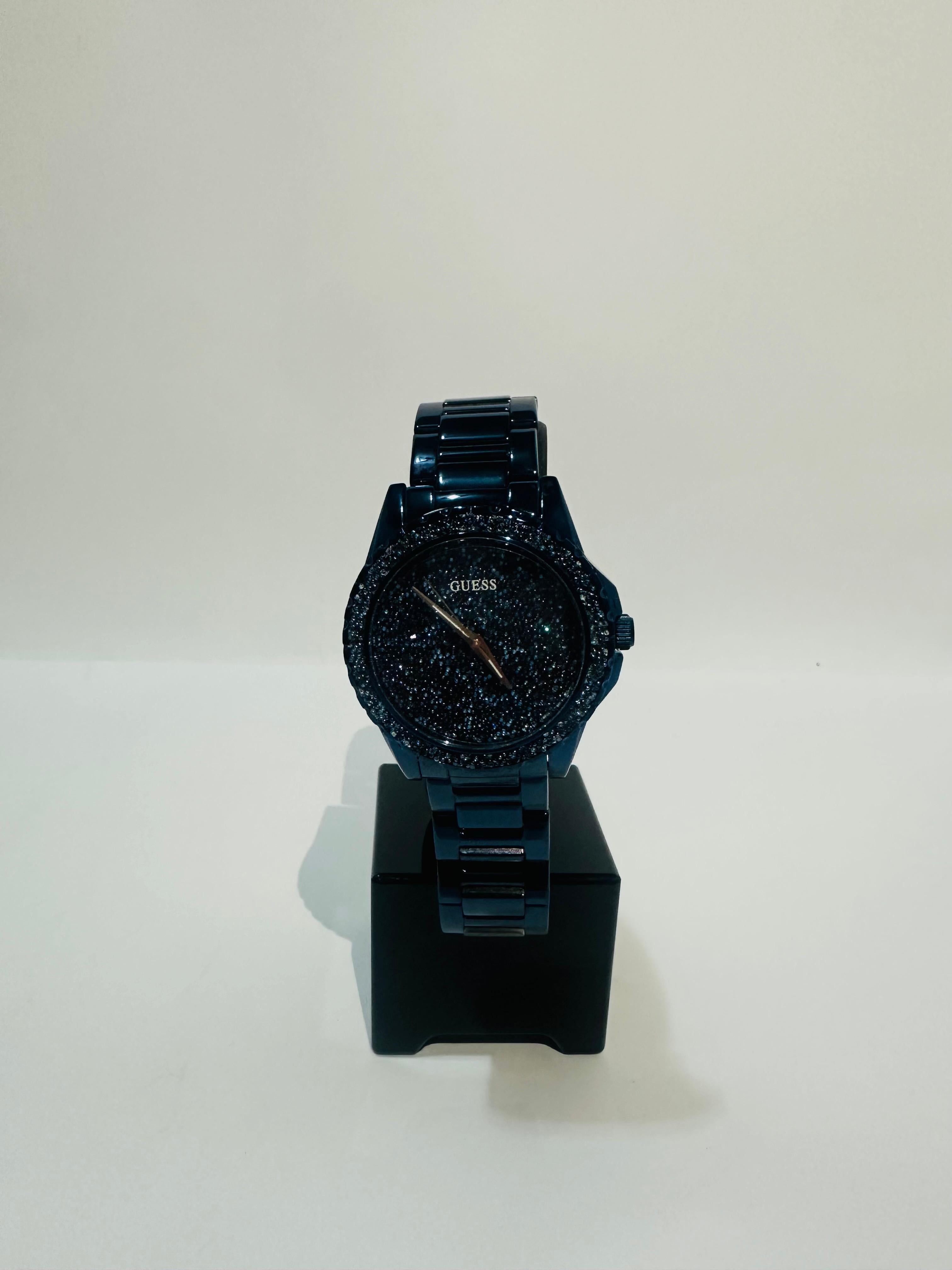Reloj Guess con Piedras de Colores y Color Azul Llamativo